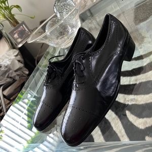 Mens tie lace genuine leather shoes w wing tip detail